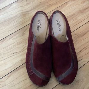 Strictly Comfort plum/burgundy leather clogs/mules EUC SIze 7W